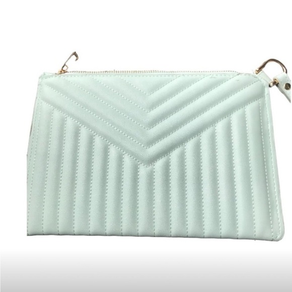 Women’s A New Day Elegant Mint Green Quilted Wristlet / Clutch NWOT - Picture 2 of 4